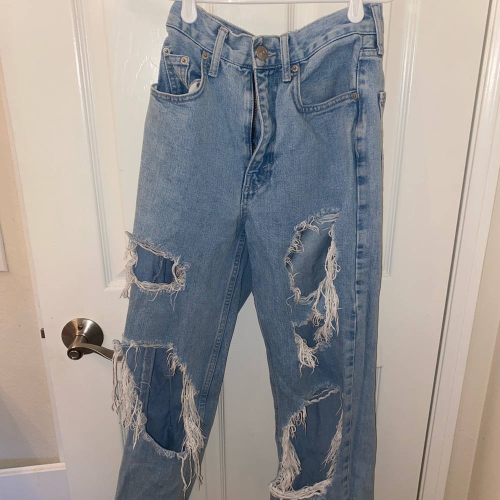 size 25 BDG light wash distressed jeans